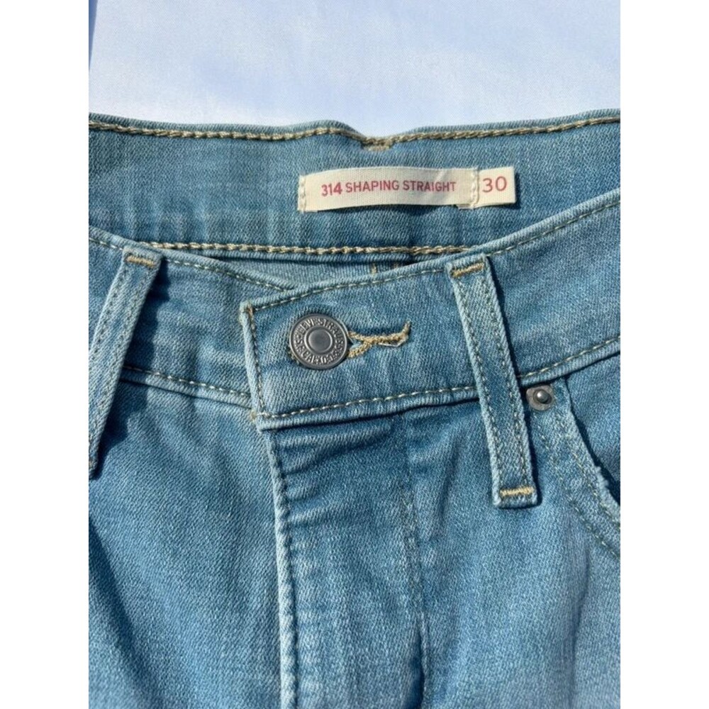 Levi's 314 Shaping Straight Jeans Women's Size 30 - Medium Wash Blue Stretch